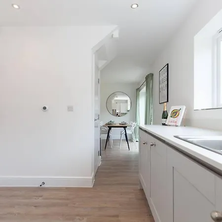 Oxfordshire Living - The Vanderbilt - Woodstock Exterior photo