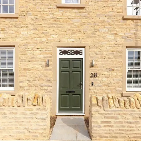 Oxfordshire Living - The Vanderbilt - Woodstock Exterior photo