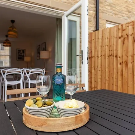 Oxfordshire Living - The Vanderbilt - Woodstock Exterior photo