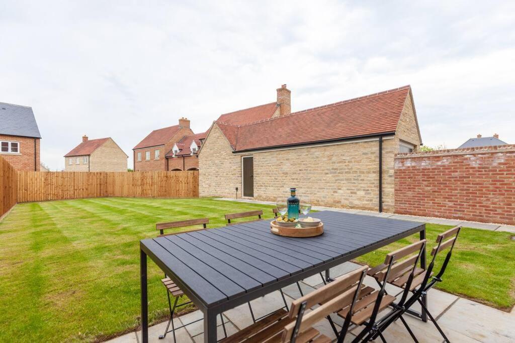 Oxfordshire Living - The Vanderbilt - *
