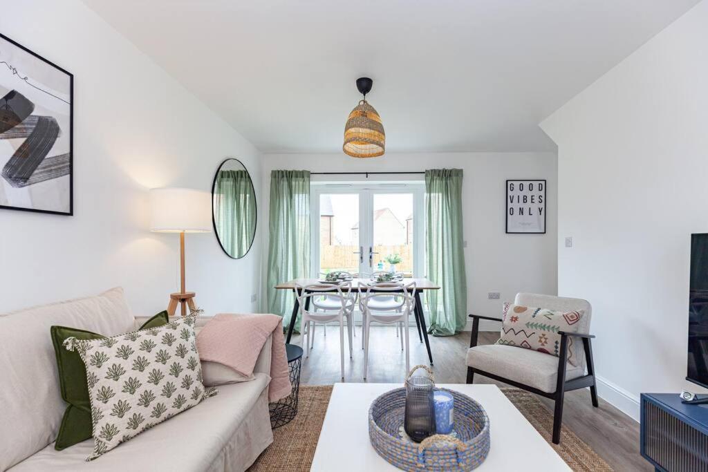 Oxfordshire Living - The Vanderbilt - *